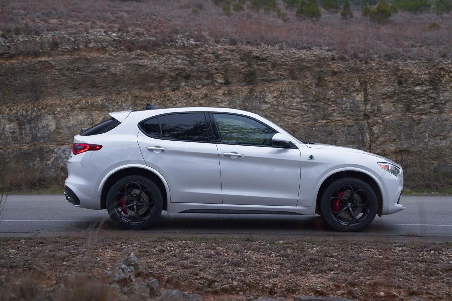  Alfa Romeo Stelvio Quadrifoglio (949) 2018 года  (NA) (фото 28 из 40)